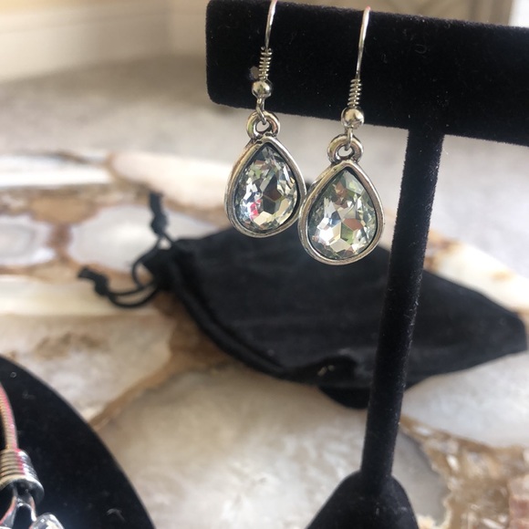 Stunning Crystal Vine Statement/Earring Set-Boutique - Picture 10 of 10